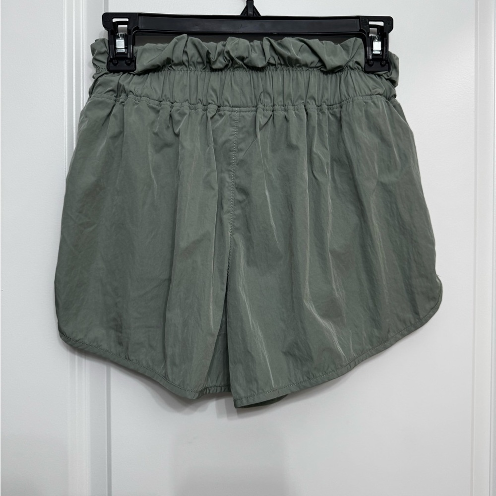 Yogalicious Radiant Commuter Shorts Sage Green Size Small Athletic Casual - Picture 2 of 4